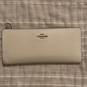 Coach White Leather Bifold Wallet, Camel brown interior